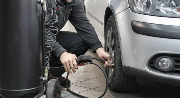 การเติมลมยางรถยนต์